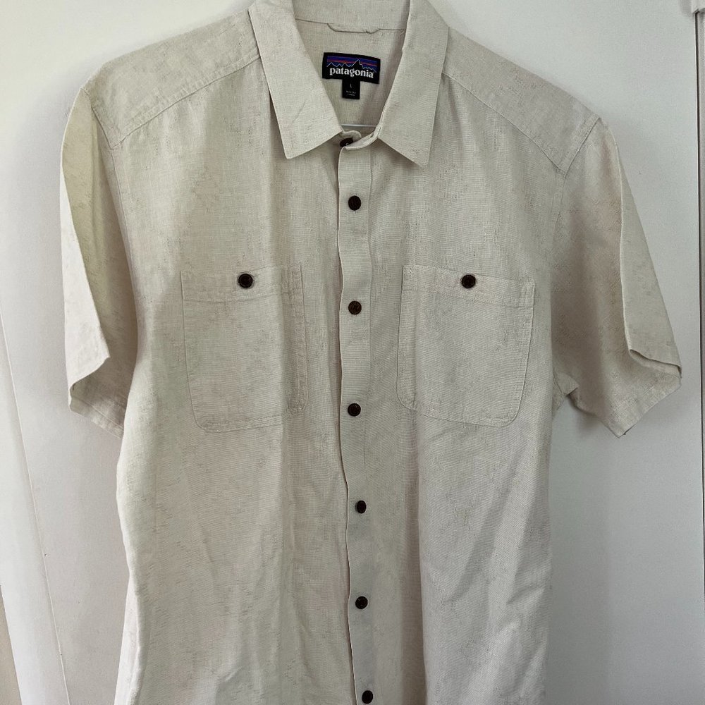 Men's Beige Patagonia Button Down shirt (Large)